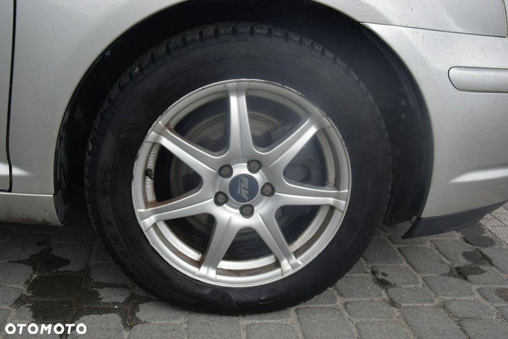 Toyota Avensis - 12
