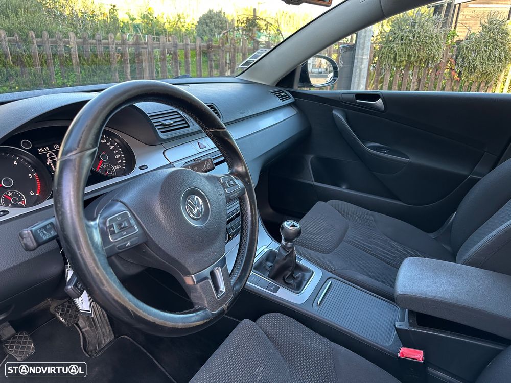 VW Passat 1.6 TDI Confortline - 12