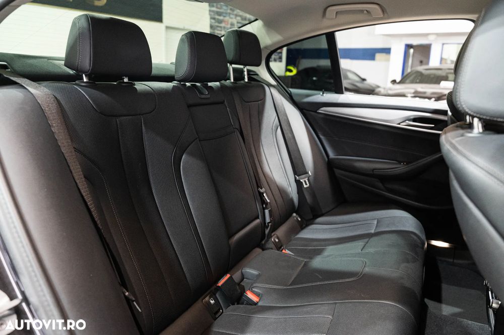 BMW Seria 5 520d Aut. Luxury Line - 7