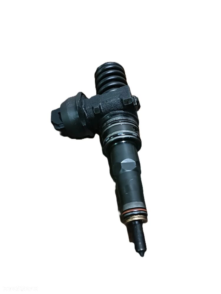 * VOLKSWAGEN GOLF V 03-09 r. 1,9 TDI POMPOWTRYSK wtryskiwacz 0414720215 - 7