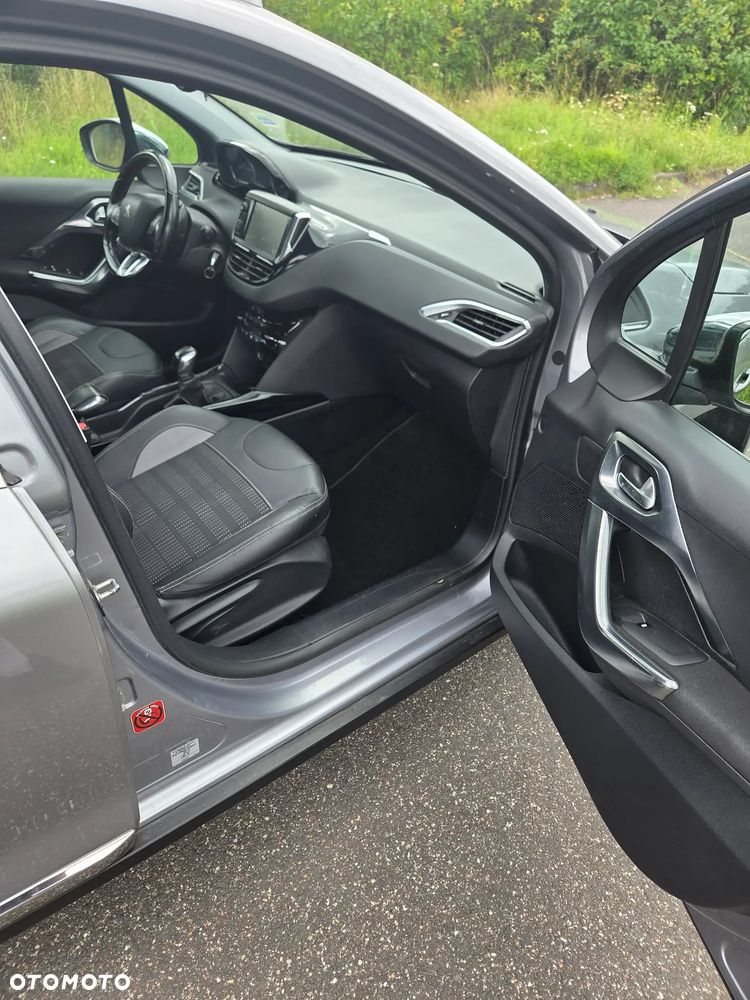 Peugeot 2008 1.2 Pure Tech Style - 10