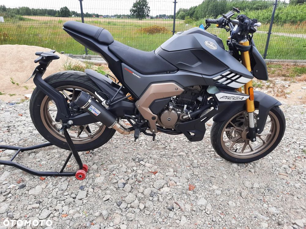 Aprilia Tuono - 1