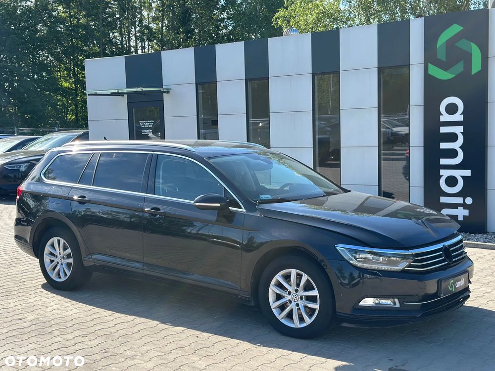 Volkswagen Passat - 1