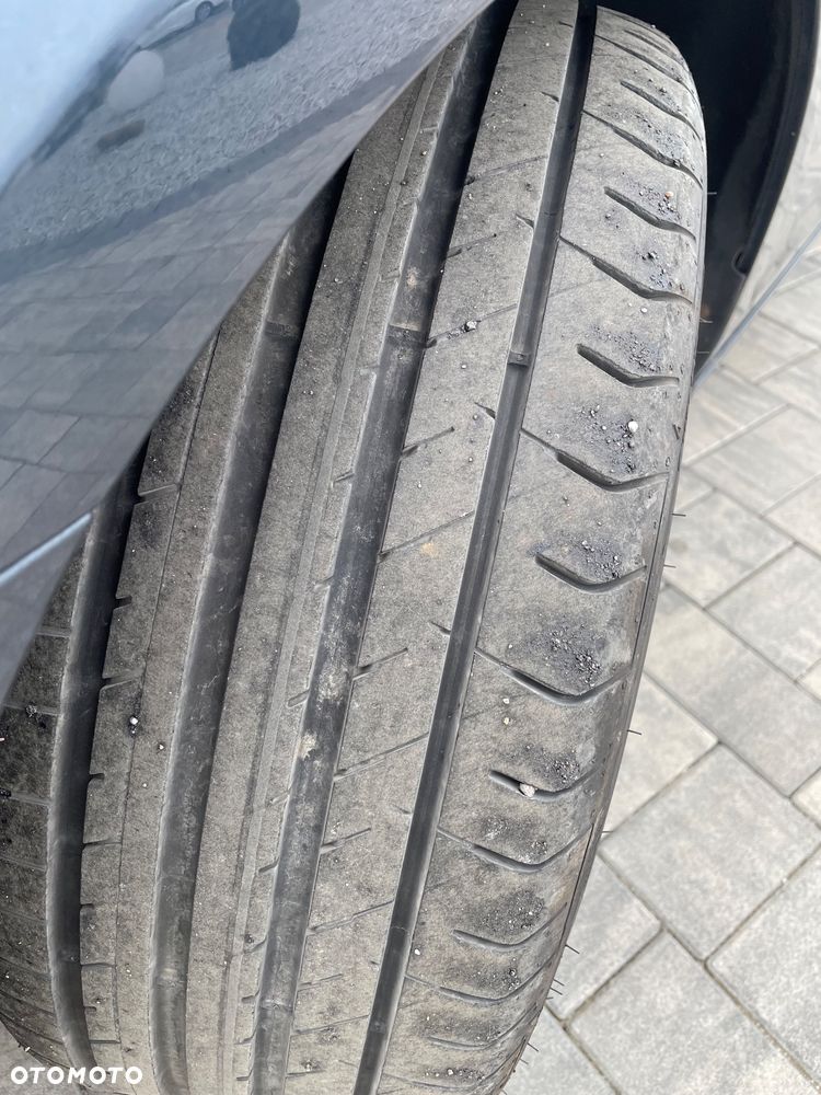 Volkswagen Golf 1.6 TDI DPF Highline - 12