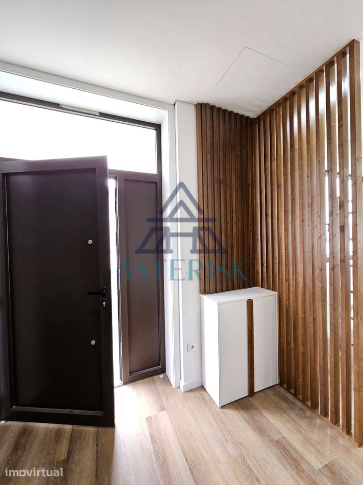 T2+1 Totalmente Remodelado a poucos minutos da Praia - Grande imagem: 5/16