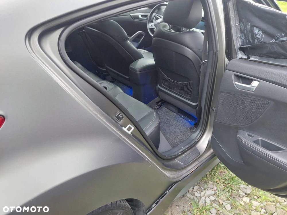 Hyundai Veloster 1.6 Turbo Premium - 24