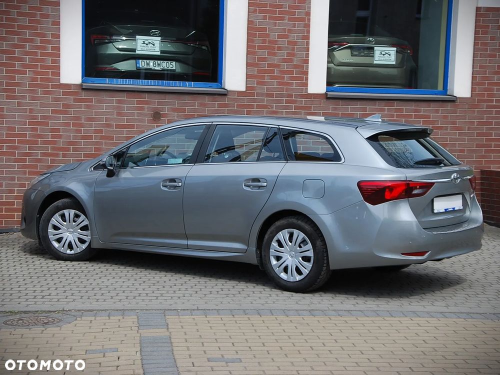 Toyota Avensis - 17