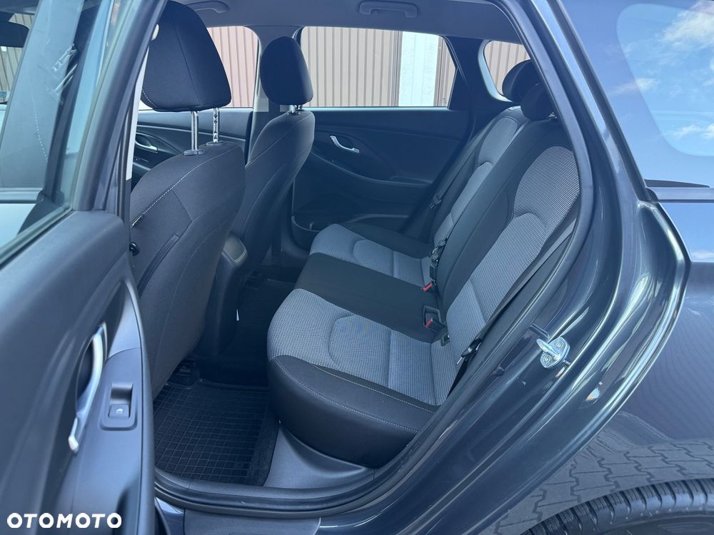 Hyundai i30 1.5 DPI Classic + - 7