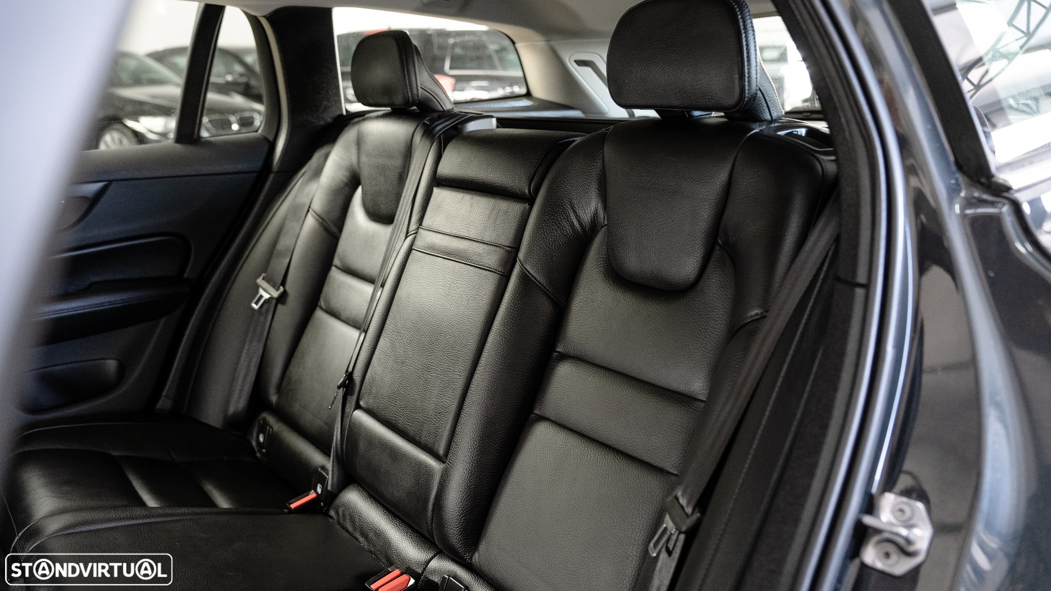 Volvo V60 2.0 D4 Inscription Geartronic - 32