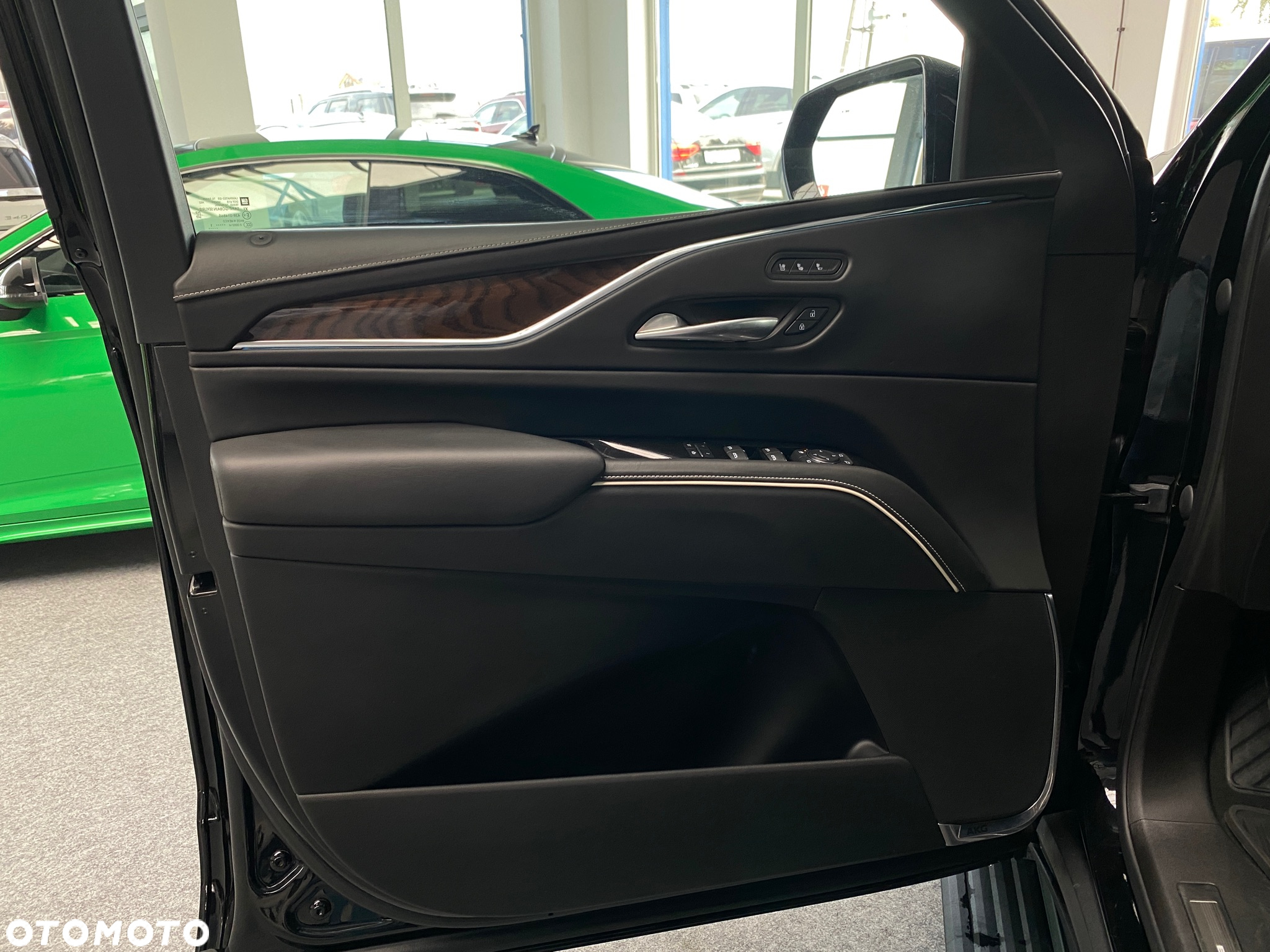 Cadillac Escalade 6.2 V8 AWD AT Platinum - 26