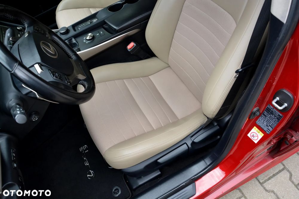 Lexus IS 200t / 300 Prestige - 6