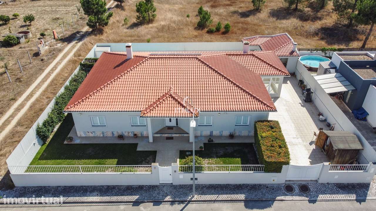Moradia T4 Térrea com Jardim e Piscina - Grande imagem: 2/60