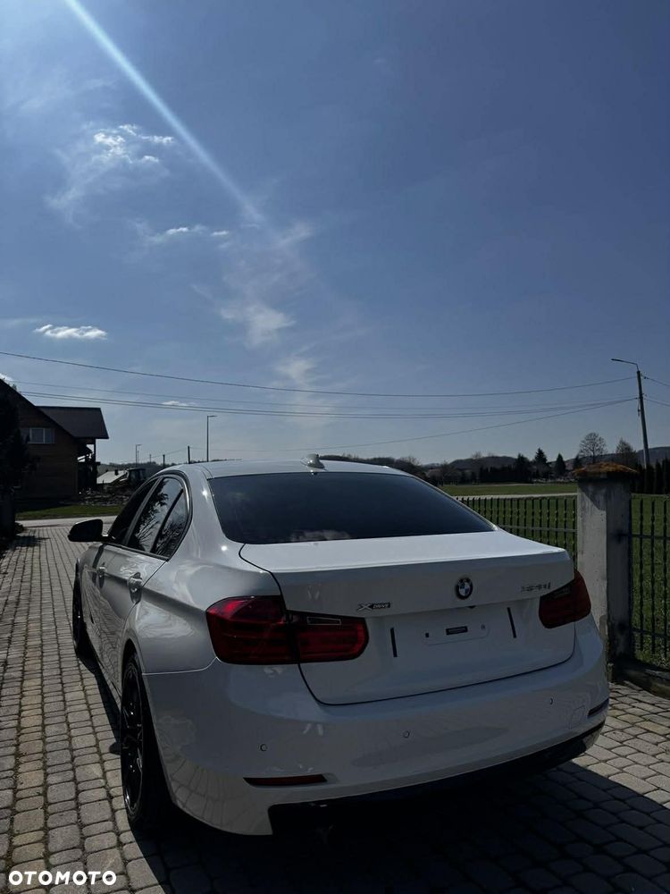 BMW Seria 3 320i xDrive Sport-Aut Luxury Line - 4