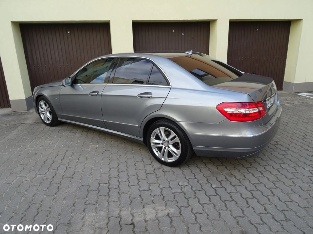 Mercedes-Benz Klasa E 200 CDI 7G-TRONIC Elegance - 22