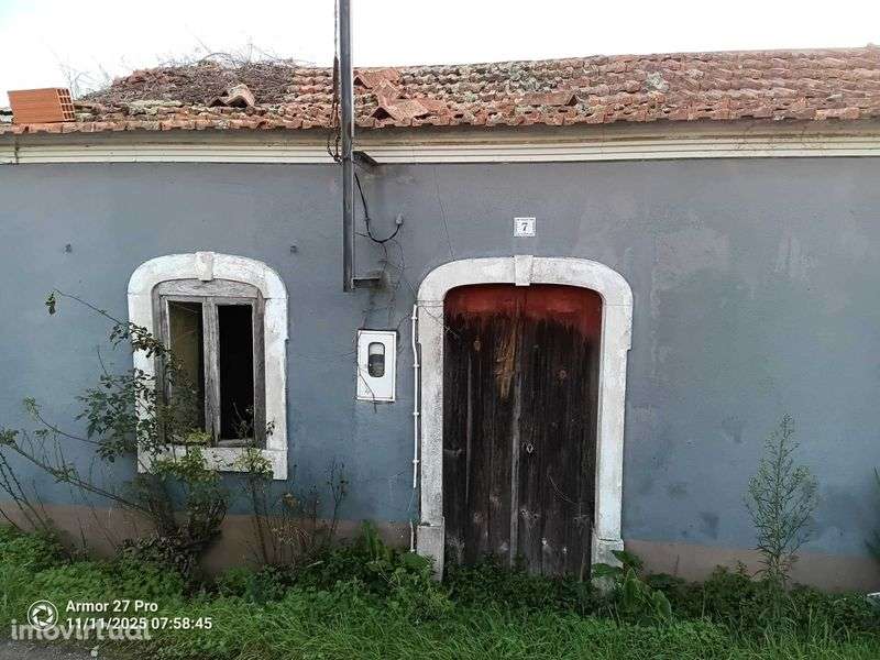 Moradia para remodelação total - Grande imagem: 2/6