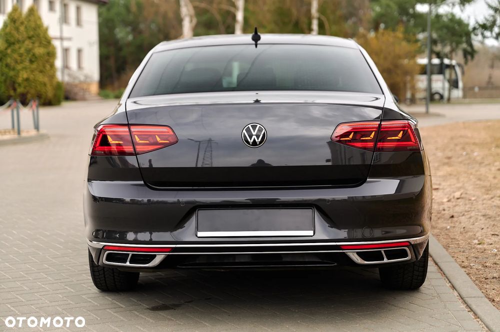 Volkswagen Passat - 16