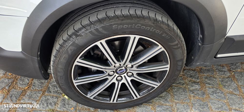 Volvo XC 70 2.0 D4 Momentum Geartronic - 12