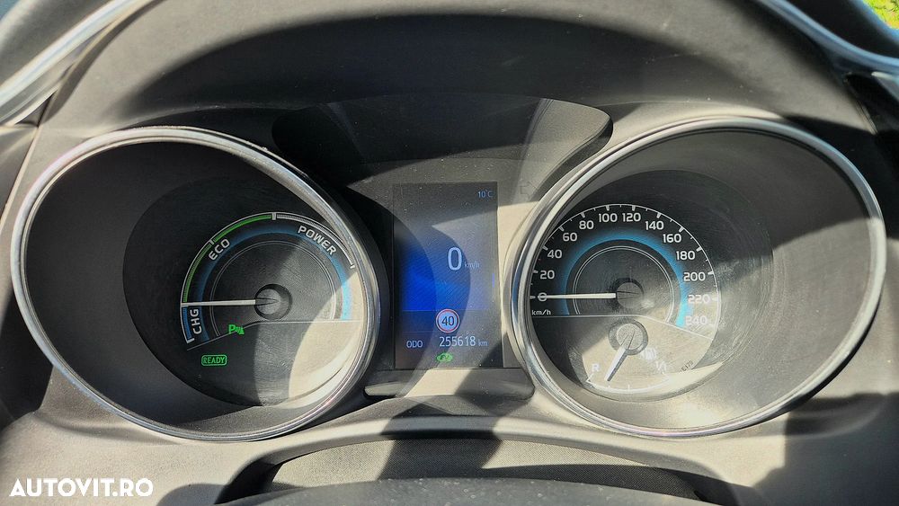 Toyota Auris 1.8 L VVT-i HSD Sol + - 14