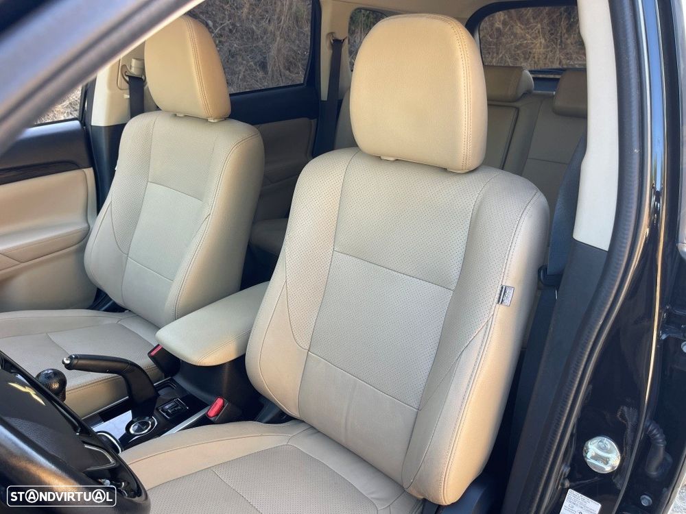 Mitsubishi Outlander 2.2 DI-D Instyle Navi - 25