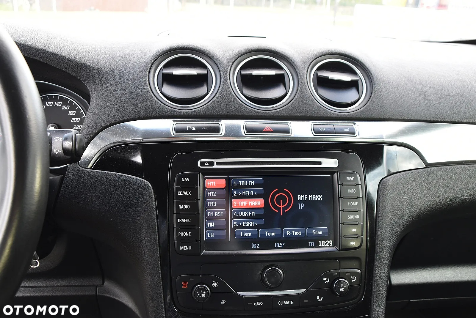 Ford Galaxy - 32