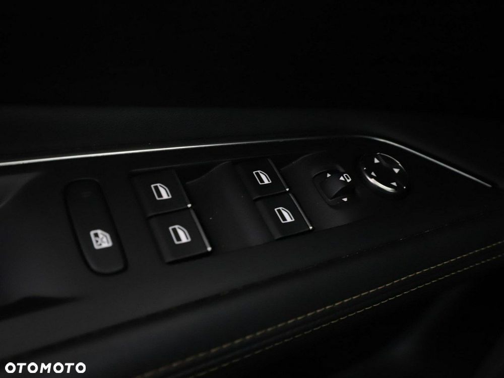 Peugeot 3008 Plug-In Hybrid 225 e-EAT8 GT - 39