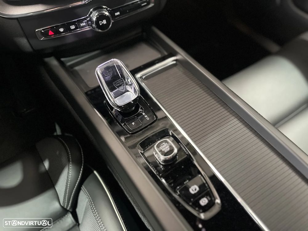 Volvo XC 60 2.0 T6 PHEV Black Edition AWD - 19