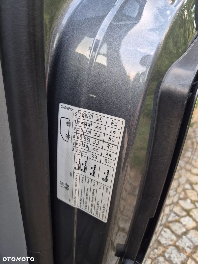 Volkswagen Caravelle - 13