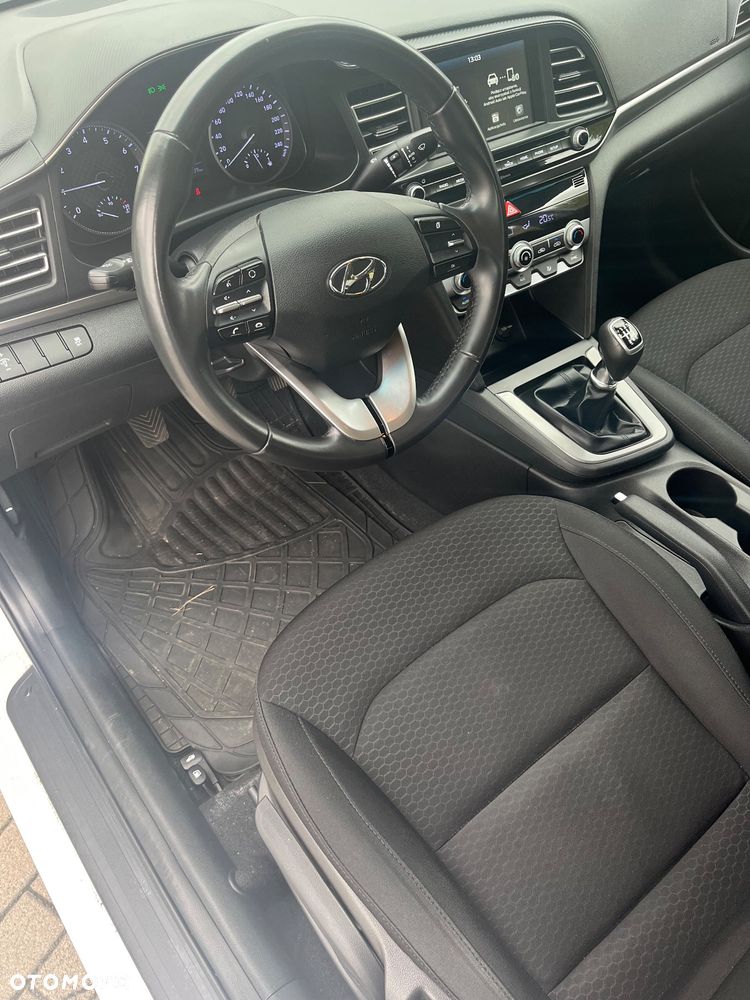 Hyundai Elantra 1.6 Comfort - 9