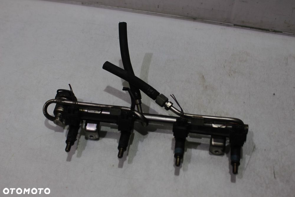 LISTWA WTRYSKOWA AUDI A4 B6 058133681  06B133551K - 1