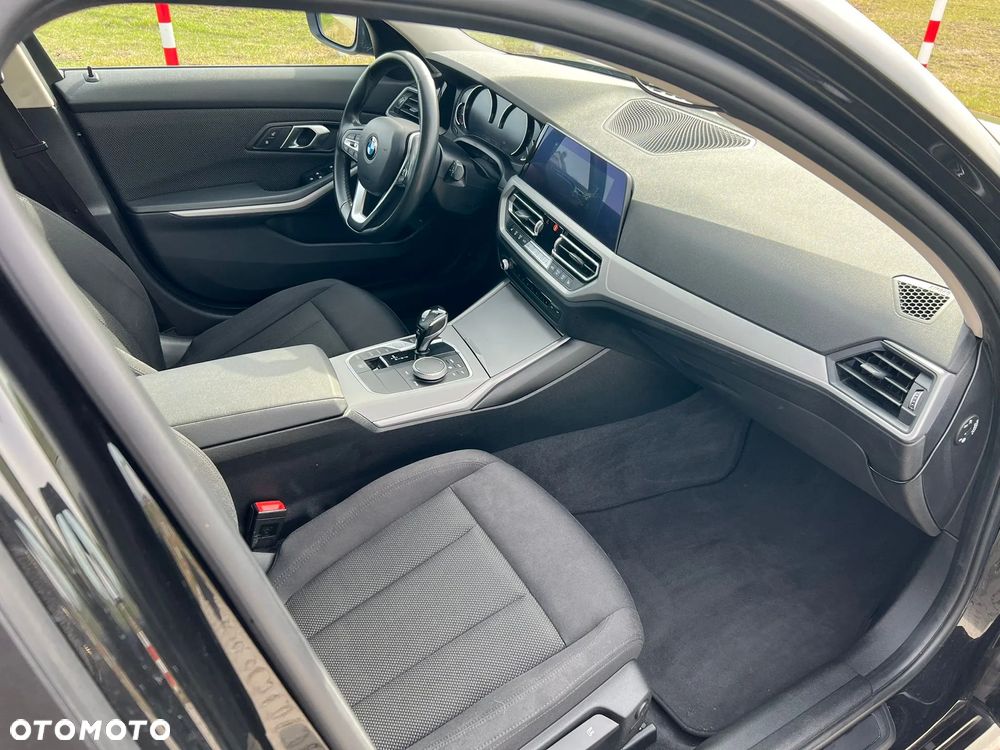 BMW Seria 3 320d Edition Luxury Line Purity - 9