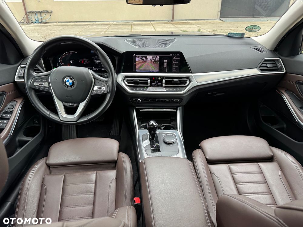 BMW Seria 3 320d xDrive Luxury Line sport - 28