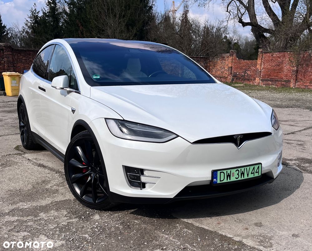 Tesla Model X - 1