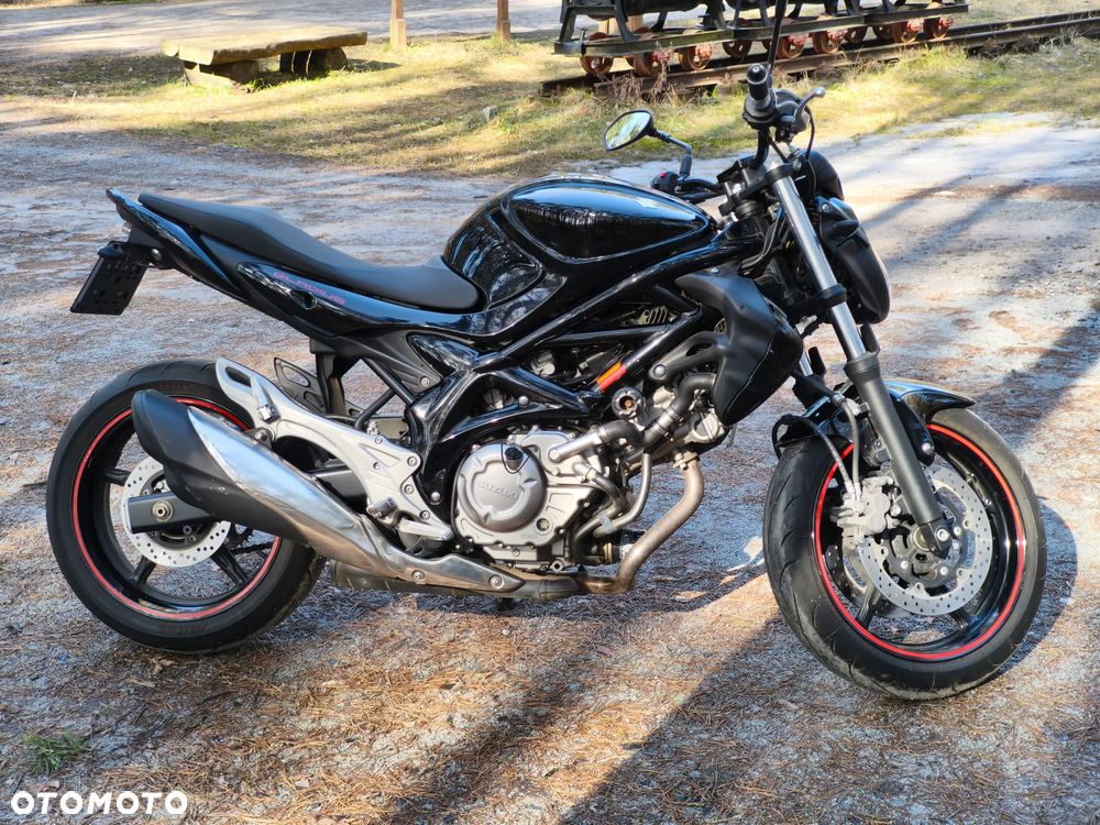Suzuki Gladius - 5