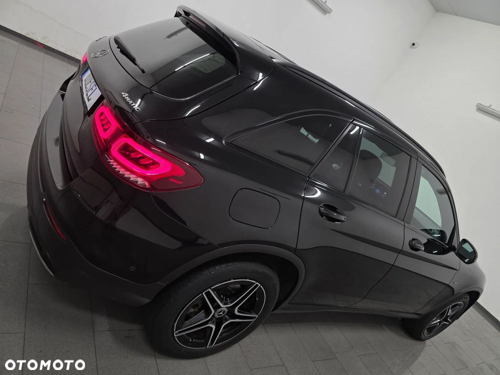 Mercedes-Benz GLC 300 de 4Matic 9G-TRONIC AMG Line Plus - 35