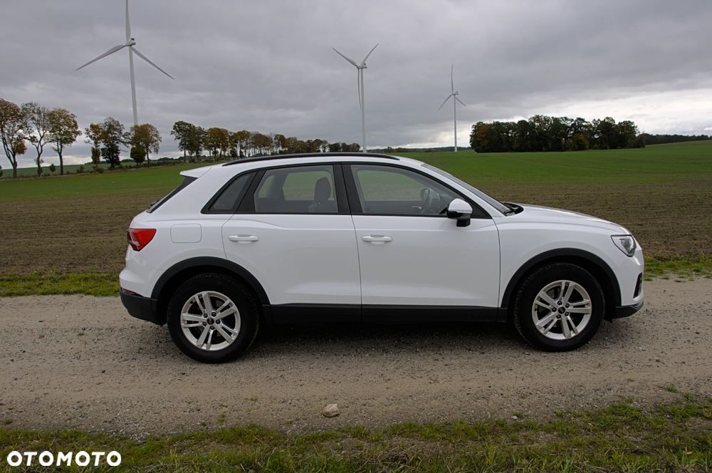 Audi Q3 2023 photo 2