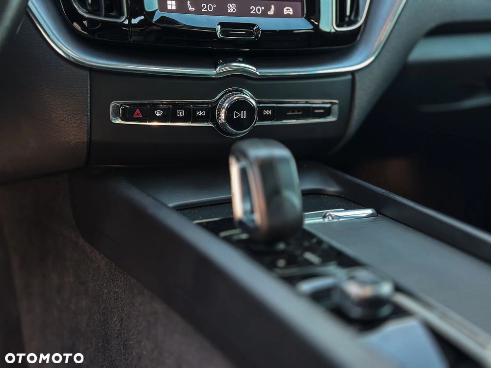 Volvo XC 60 T6 AWD Recharge Plus Bright - 23