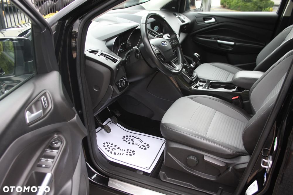 Ford Kuga 1.5 EcoBoost 2x4 Titanium - 10