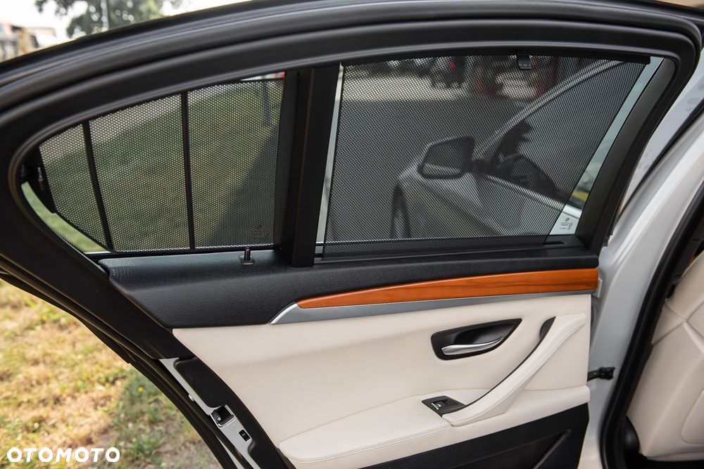 BMW Seria 5 535i xDrive Sport-Aut Luxury Line - 34