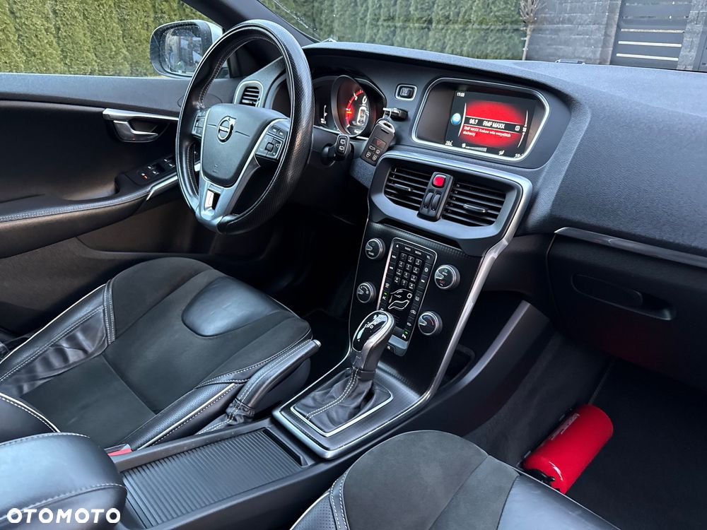 Volvo V40 D3 Geartronic RDesign - 34