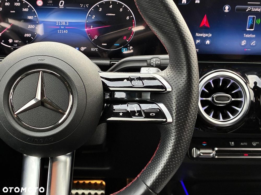 Mercedes-Benz GLA - 12