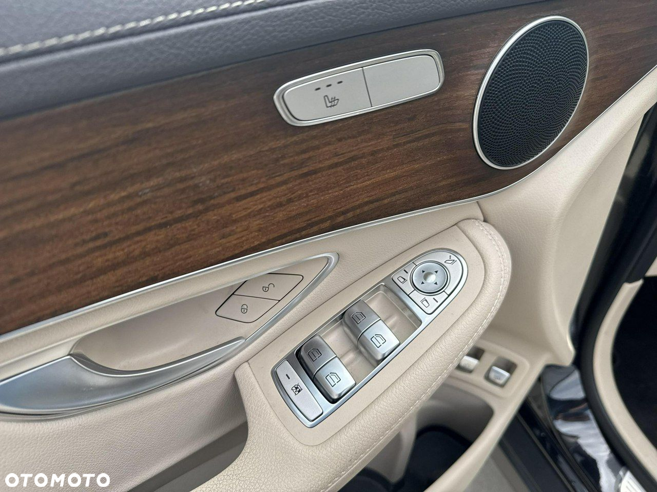 Mercedes-Benz GLC - 12