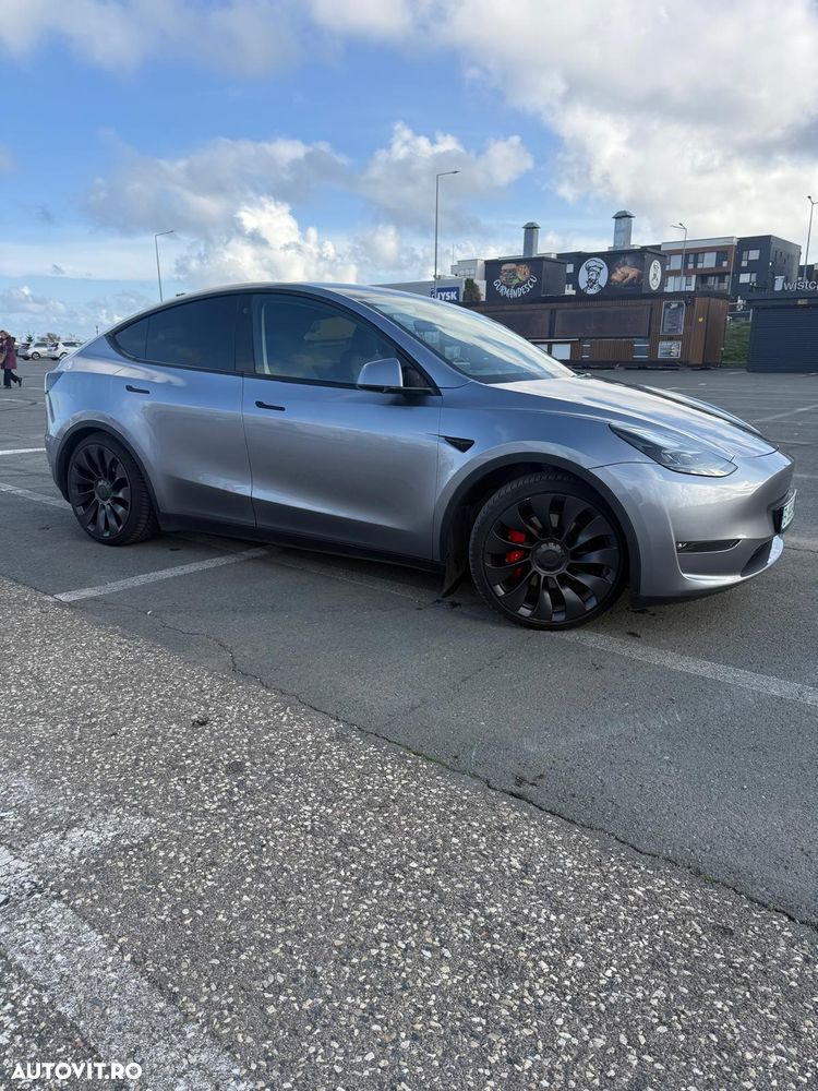 Tesla Model Y Performance - 4