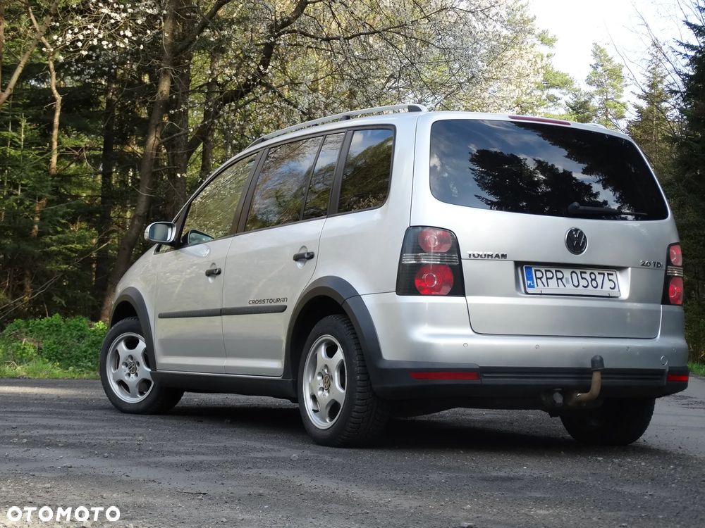Volkswagen Touran 2.0 TDI DPF Cross - 8