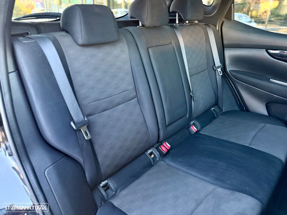 Nissan Qashqai 1.5 dCi N-Connecta 18 - 20