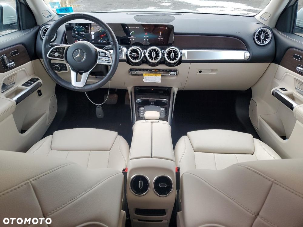 Mercedes-Benz GLB 250 4Matic 8G-DCT - 9