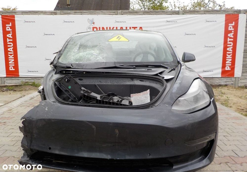 Tesla Model 3 - 4