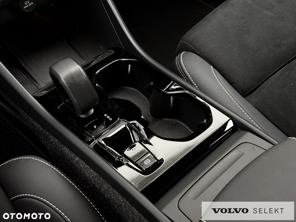 Volvo XC 40 - 25