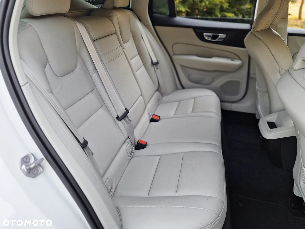 Volvo V60 Cross Country B4 D AWD Geartronic Pro - 26