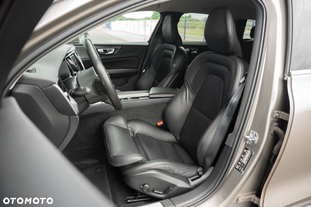 Volvo V60 D4 Drive-E R-Design Momentum - 25