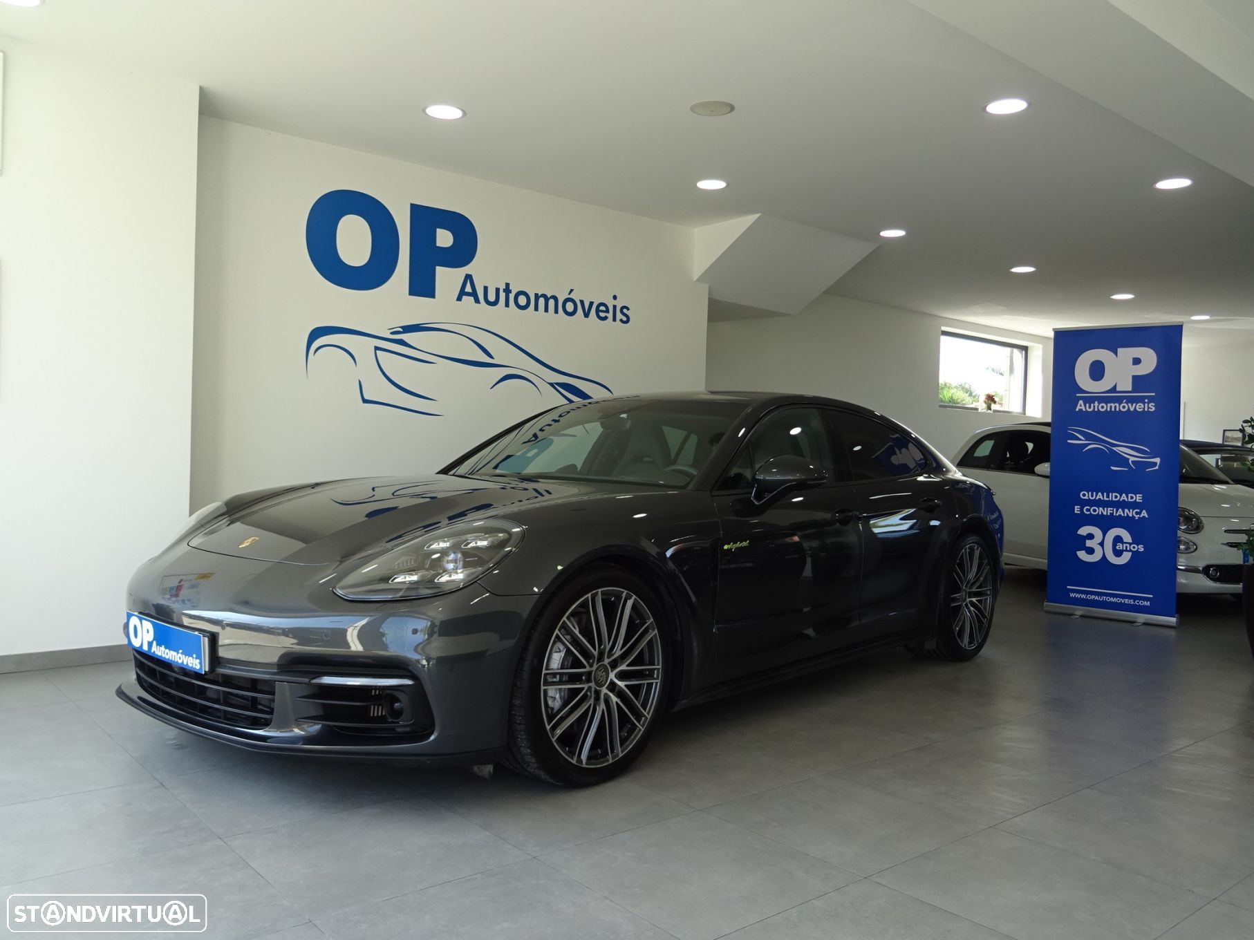 Porsche Panamera 4 E-Hybrid Executive - 1